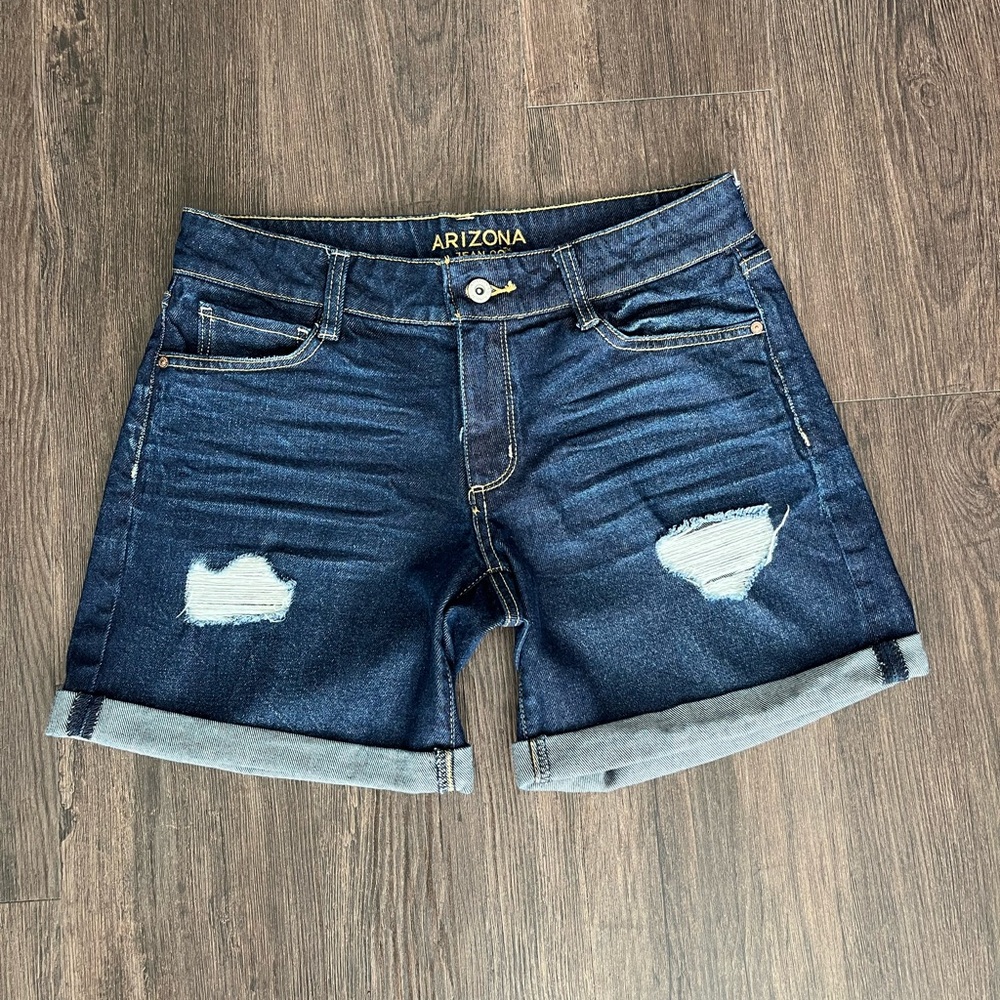 ARIZONA JEAN CO || SIZE 7 || DENIM CUFFED DISTRESSED SHORTS - Picture 2 of 10